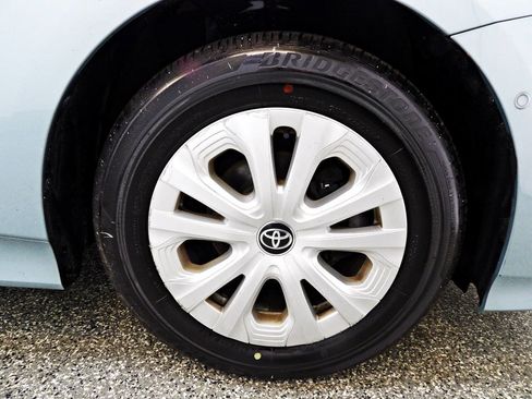 Used 2019 Toyota Prius LE image 21