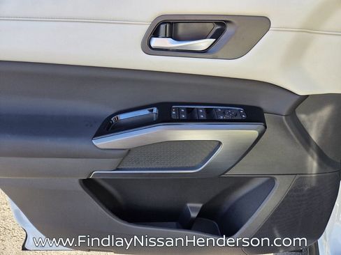 New 2026 Nissan Pathfinder SL FWD image 11
