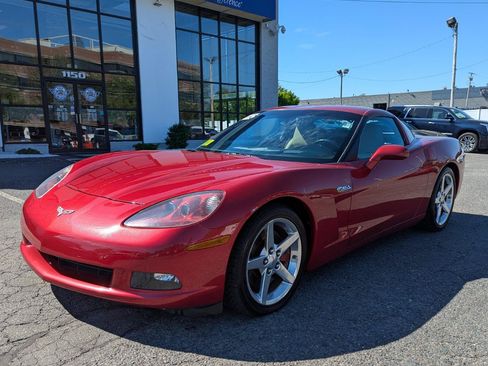 Used 2005 Chevrolet Corvette Coupe w/ Preferred Equipment Group RWD image 2