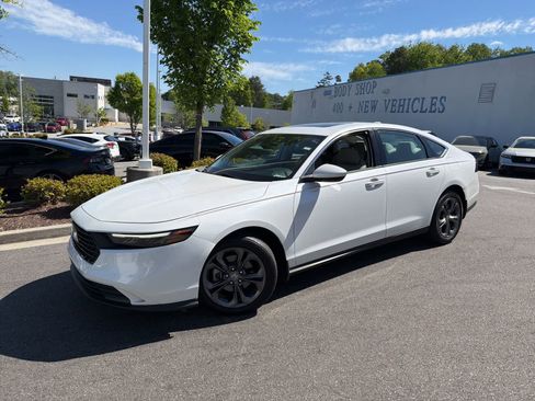 Used 2023 Honda Accord EX image 5