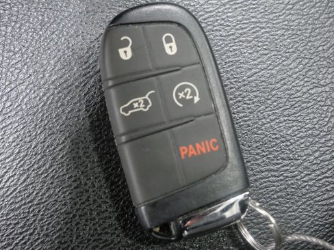 Used 2025 Jeep Compass Latitude w/ Sun & Sound Group AWD/4WD image 29