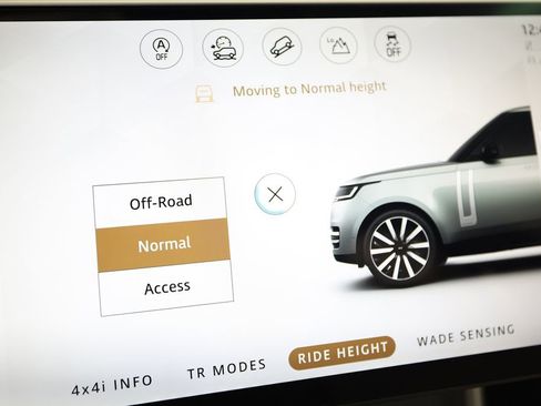 Used 2025 Land Rover Range Rover SE AWD/4WD image 28