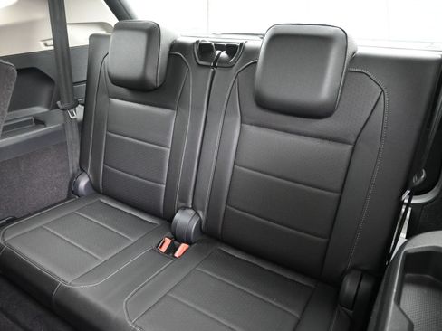 Used 2019 Volkswagen Tiguan SEL w/ 3rd Row Seat Package AWD/4WD image 23