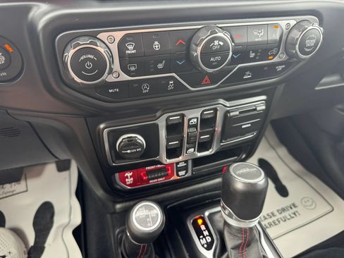 Used 2021 Jeep Gladiator Rubicon AWD/4WD image 9