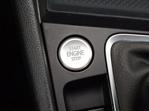 Certified 2023 Volkswagen Jetta SE FWD image 28