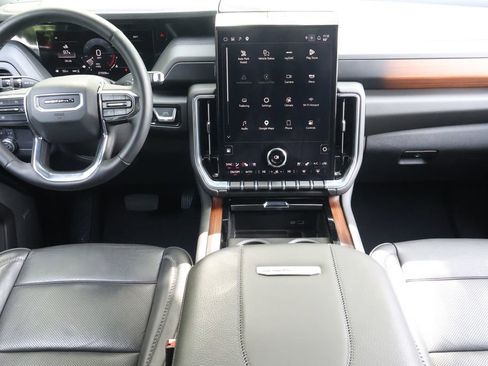Used 2025 GMC Yukon Denali AWD/4WD image 17
