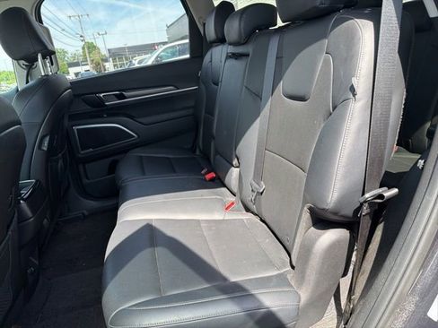 Used 2023 Kia Telluride LX AWD/4WD image 10