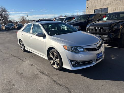 Used 2014 Toyota Camry SE image 4