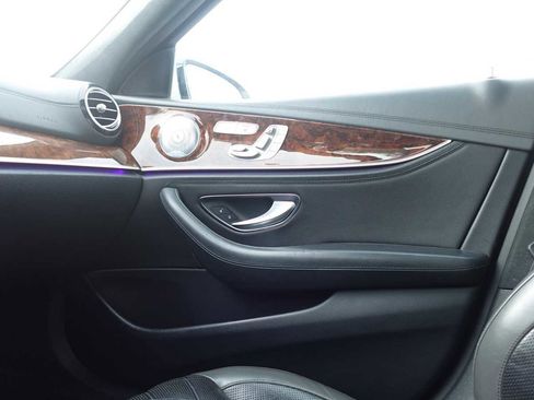 Used 2017 Mercedes-Benz E 400 4MATIC Wagon image 36