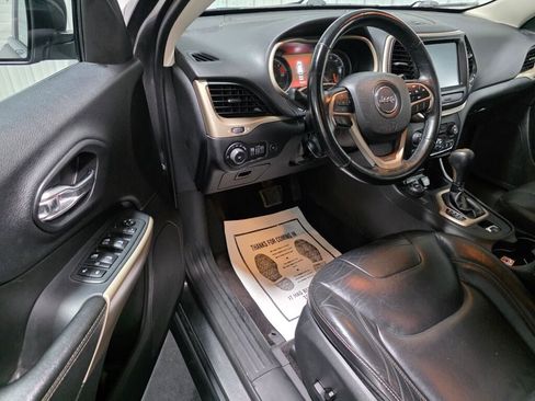 Used 2018 Jeep Cherokee Limited AWD/4WD image 6