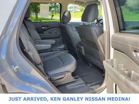 Used 2023 Nissan Pathfinder Platinum AWD/4WD image 21