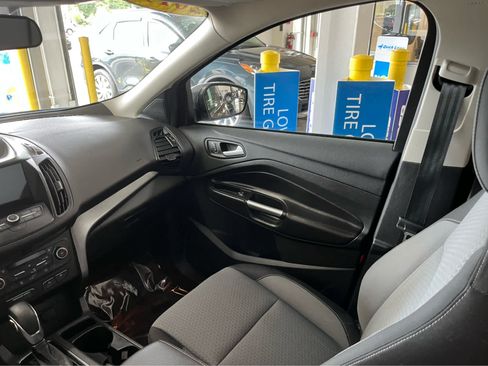 Certified 2019 Ford Escape SE AWD/4WD image 13