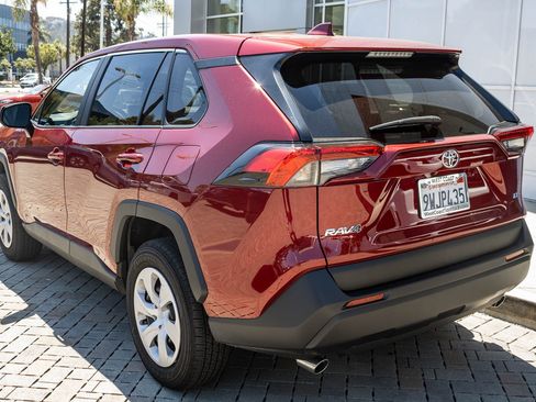 Used 2025 Toyota RAV4 LE FWD image 9