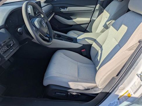 Certified 2025 Honda Accord SE image 14