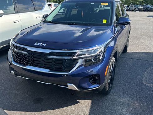 Used 2024 Kia Seltos EX AWD/4WD image 1
