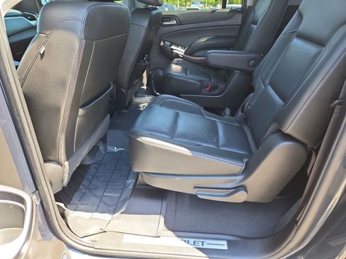 Used 2019 Chevrolet Suburban Premier AWD/4WD image 21