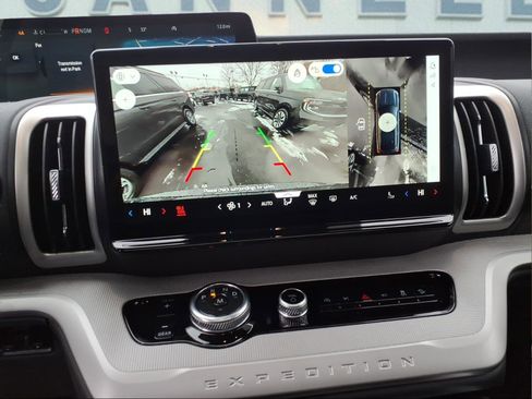 New 2026 Ford Expedition Active image 10