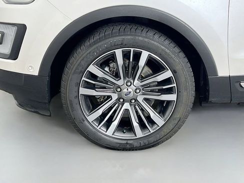 Used 2017 Ford Explorer Platinum image 10