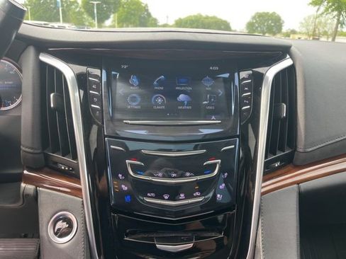 Used 2020 Cadillac Escalade Premium Luxury image 24