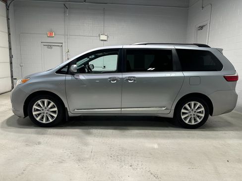 Used 2017 Toyota Sienna XLE w/ Protection Package AWD/4WD image 18