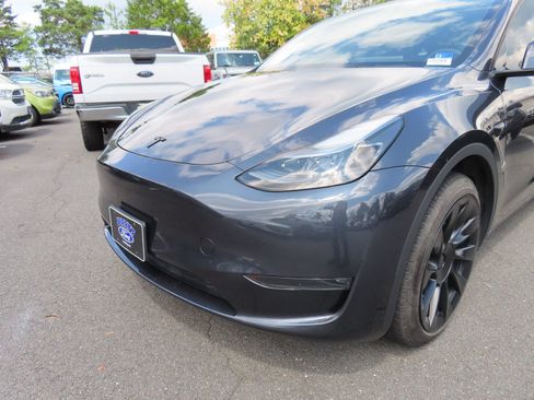 Used 2024 Tesla Model Y Long Range AWD/4WD image 9