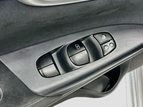 Used 2015 Nissan Sentra SR FWD image 15