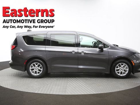 Used 2023 Chrysler Voyager LX image 45