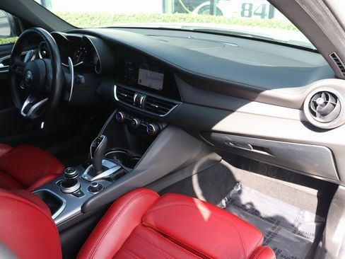 Used 2022 Alfa Romeo Giulia Veloce image 19