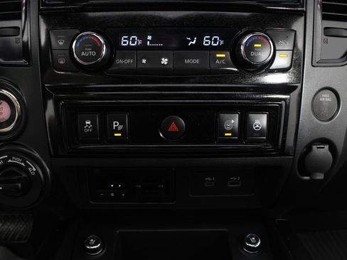 Used 2024 Nissan Titan PRO-4X w/ Pro-4x Convenience Package AWD/4WD image 7