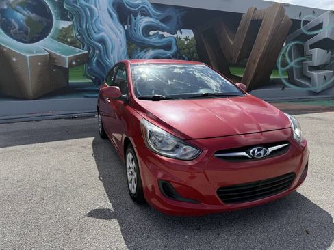 Used 2012 Hyundai Accent GLS image 4