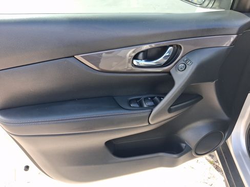 Used 2019 Nissan Rogue SV FWD image 13