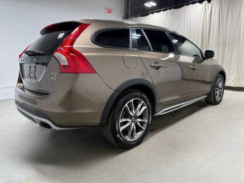 Used 2018 Volvo V60 T5 Cross Country Platinum image 4