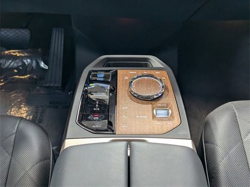 Used 2022 BMW iX xDrive50 w/ Premium Package image 10