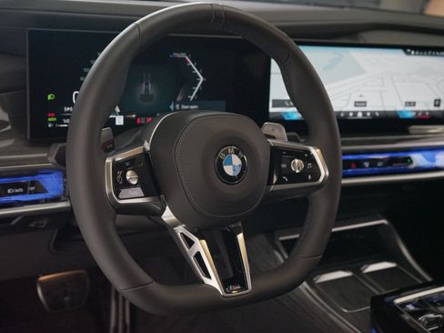 Used 2025 BMW 760i xDrive w/ Luxury Rear Seating Package AWD/4WD image 11