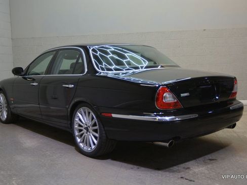 Used 2004 Jaguar XJ8 RWD image 3