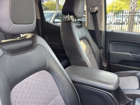 Used 2015 Chevrolet Colorado Z71 AWD/4WD image 10
