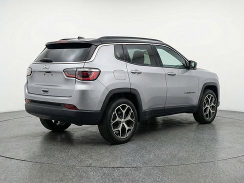 Used 2025 Jeep Compass Limited image 9
