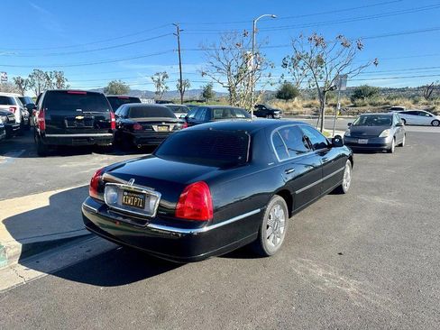 Used 2004 Lincoln Town Car Executive L image 3
