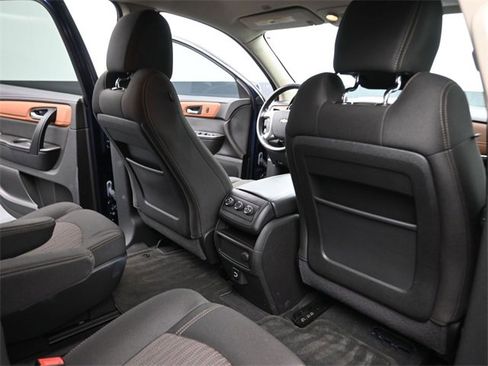 Used 2017 Chevrolet Traverse LT image 24