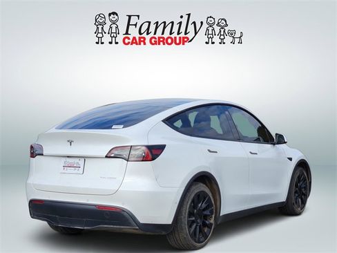 Used 2022 Tesla Model Y Long Range image 4