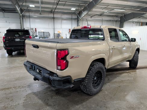 Used 2023 Chevrolet Colorado Z71 w/ Z71 Convenience Package 2 AWD/4WD image 3