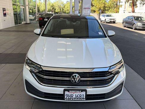Certified 2023 Volkswagen Jetta SE w/ Panoramic Sunroof Package FWD image 8
