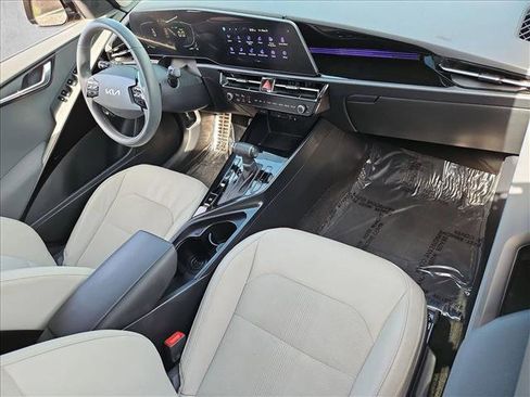 Used 2024 Kia Niro EX Touring FWD image 23