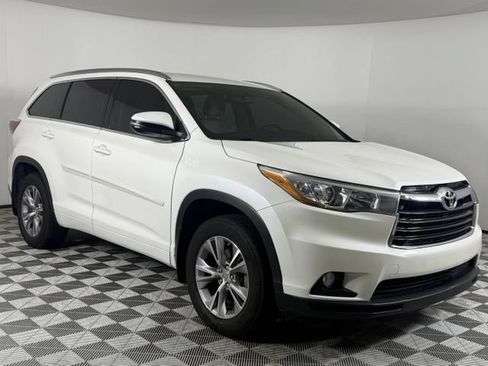 Used 2015 Toyota Highlander XLE AWD/4WD image 10