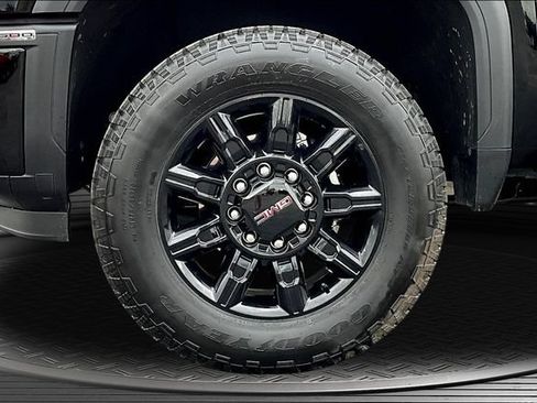 Used 2024 GMC Sierra 2500 AT4 w/ AT4 Preferred Package AWD/4WD image 35