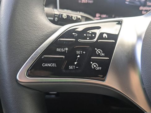 Used 2025 Mercedes-Benz GLC 300 4MATIC image 11