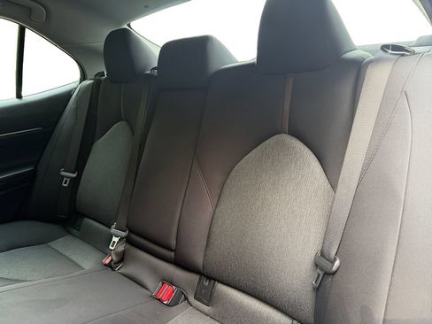 Used 2018 Toyota Camry LE FWD image 13
