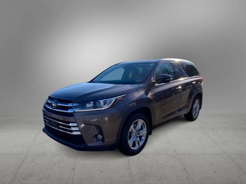 Used 2017 Toyota Highlander Limited image 7