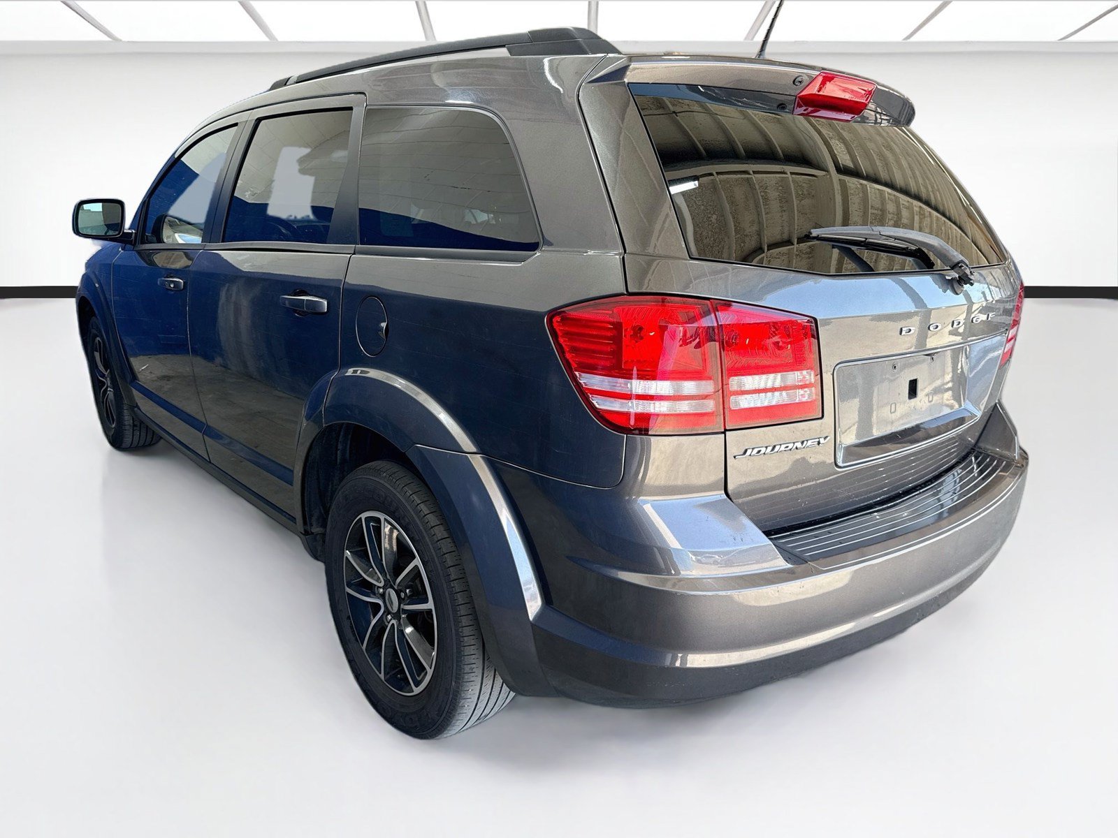Used 2018 Dodge Journey SE w/ Connectivity Group FWD image 6