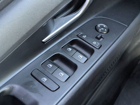 Certified 2025 Hyundai Elantra SE image 28